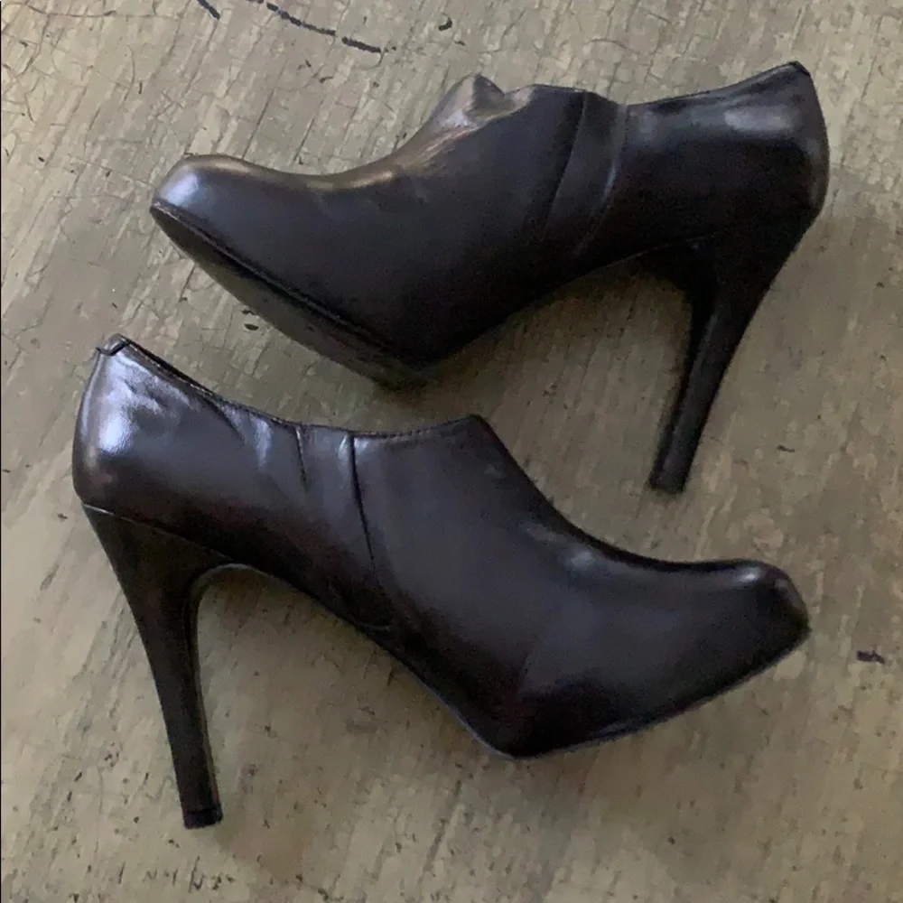 Nine WEST Verena Black Leather Heels